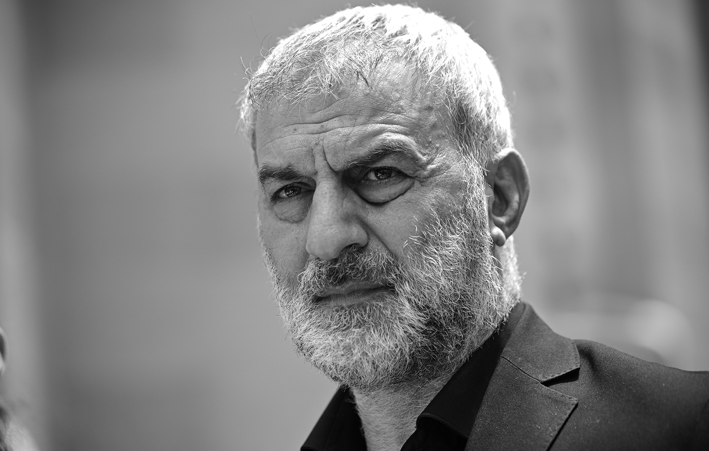 Κηδεία Γωγώς Μαστροκώστα: Η τραγική φιγούρα του Τραϊανού Δέλλα και της κόρης τους &#8211; Το ξέσπασμα της μητέρας της