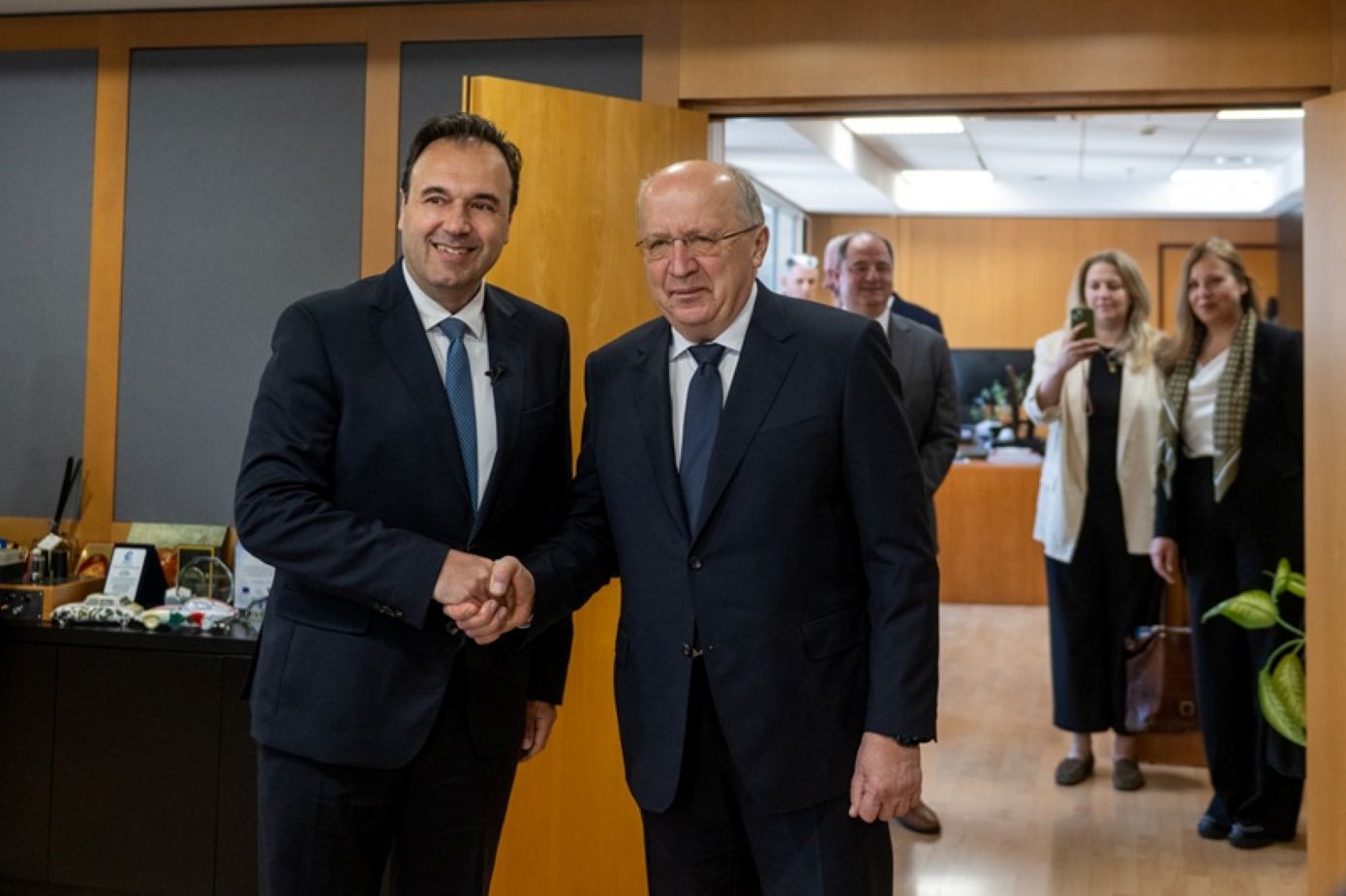 Η Ελλάδα στο επίκεντρο του ευρωπαϊκού διαστημικού σχεδιασμού &#8211; Τετ α τετ Παπαστεργίου με τον Επίτροπο Άμυνας και Διαστήματος της ΕΕ