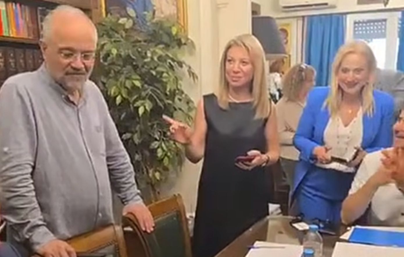 Μαρία Καρυστιανού: Σε πανηγυρικό κλίμα η συλλογή υπογραφών για την ιδρυτική διακήρυξη του κόμματος &#8211; Δείτε βίντεο