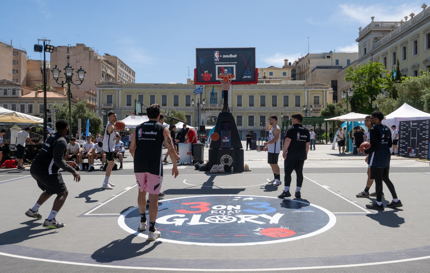 Η καρδιά του NBA χτύπησε για δεύτερη συνεχόμενη χρονιά στο κέντρο της Αθήνας με το «3on3 Road to Glory» της Novibet