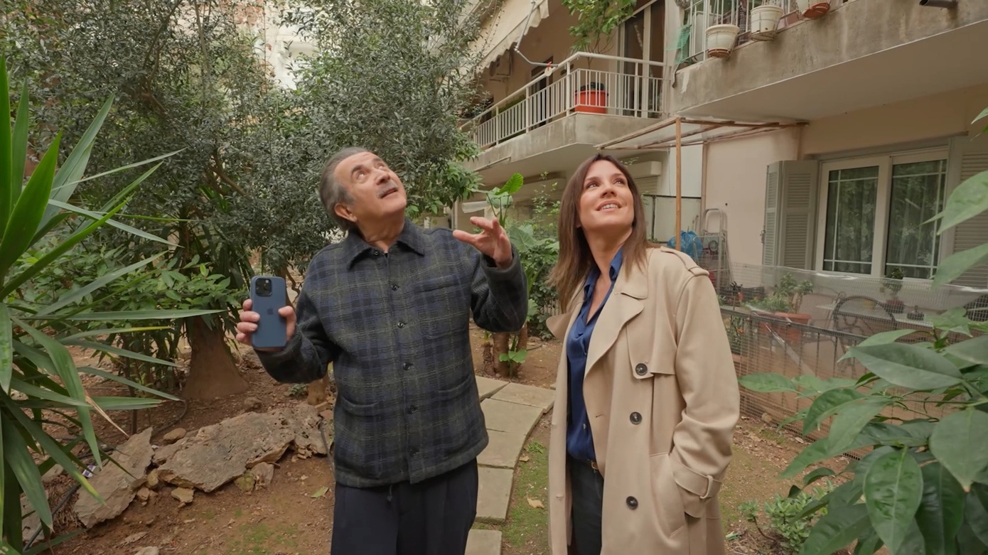 «Πάμε μια βόλτα;»: Ο Λάκης Λαζόπουλος, από τον ακάλυπτο της «Κυριακής των παπουτσιών» αναγγέλει το τέλος μιας εποχής