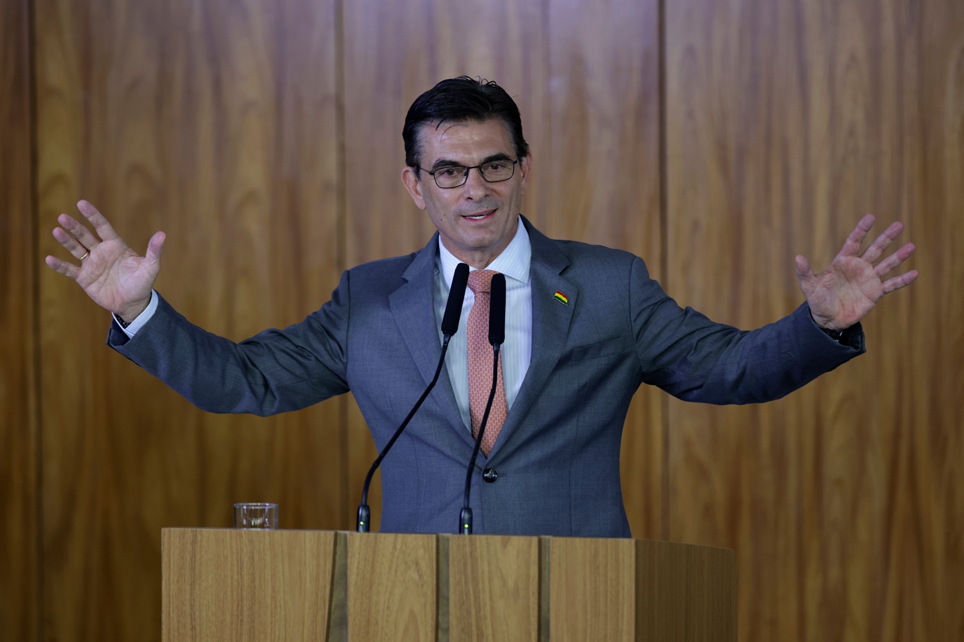 Ο πρόεδρος της Βολιβίας προειδοποιεί για βαθιά πολιτική κρίση – Καλεί τους διαδηλωτές σε διάλογο