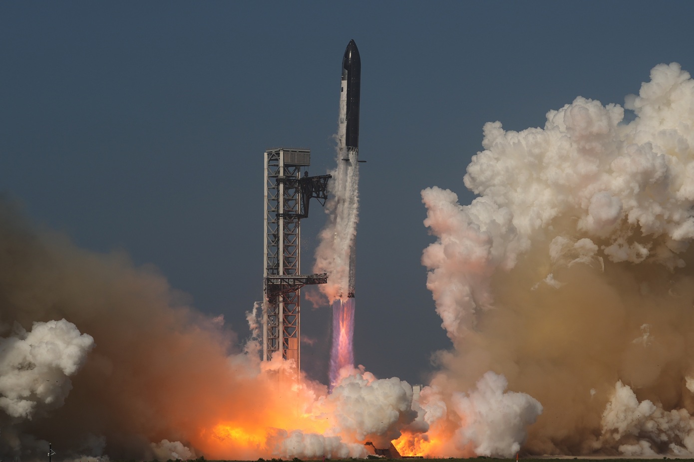 Το νέο Starship V3 της SpaceX απογειώθηκε με επιτυχία στην πρώτη του δοκιμή