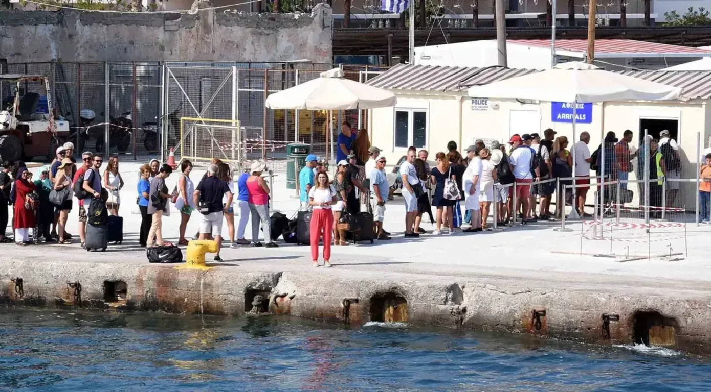 Οι Τούρκοι «ψηφίζουν» Ελλάδα για διακοπές και ψώνια – Η ακρίβεια αλλάζει τις ισορροπίες