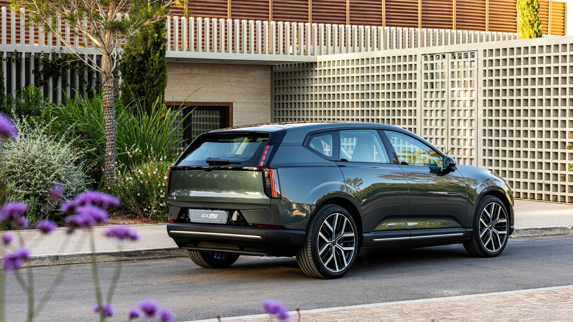 Volvo EX60: Στην Ελλάδα με κορυφαία ασφάλεια και 810 χιλιόμετρα αυτονομία Volvo EX60: Στην Ελλάδα με κορυφαία ασφάλεια και 810 χιλιόμετρα αυτονομία