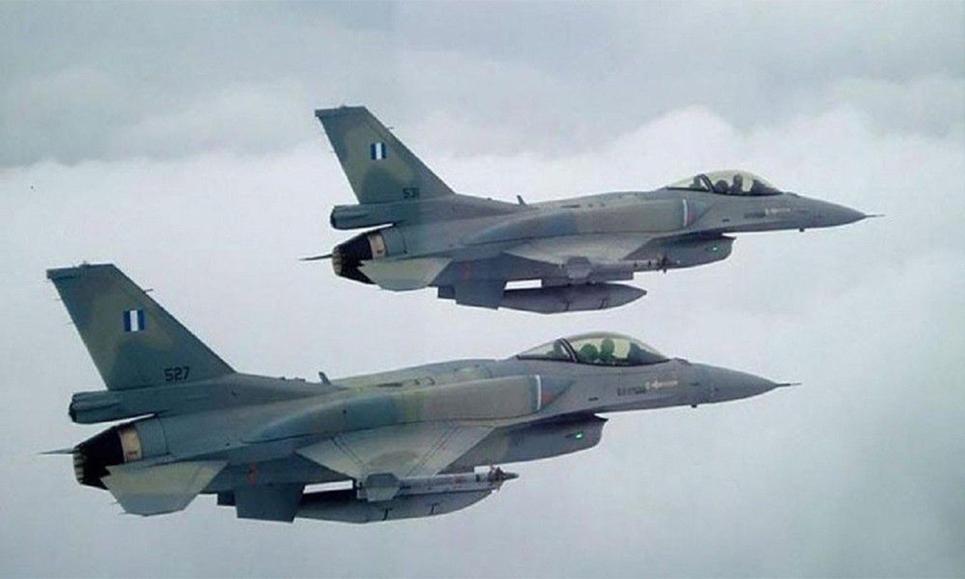 Με πτήσεις ελληνικών F-16 γιόρτασε η Αλβανία τα 75α γενέθλια της Πολεμικής της Αεροπορίας
