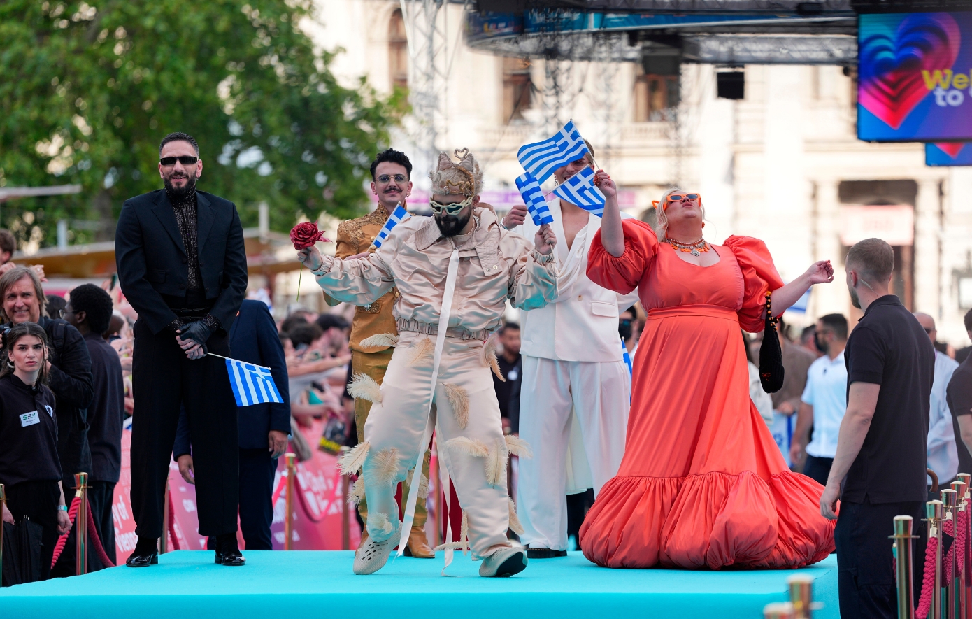 Eurovision 2026: Οι νέες φωτογραφίες από το Τιρκουάζ Χαλί με τον Akyla