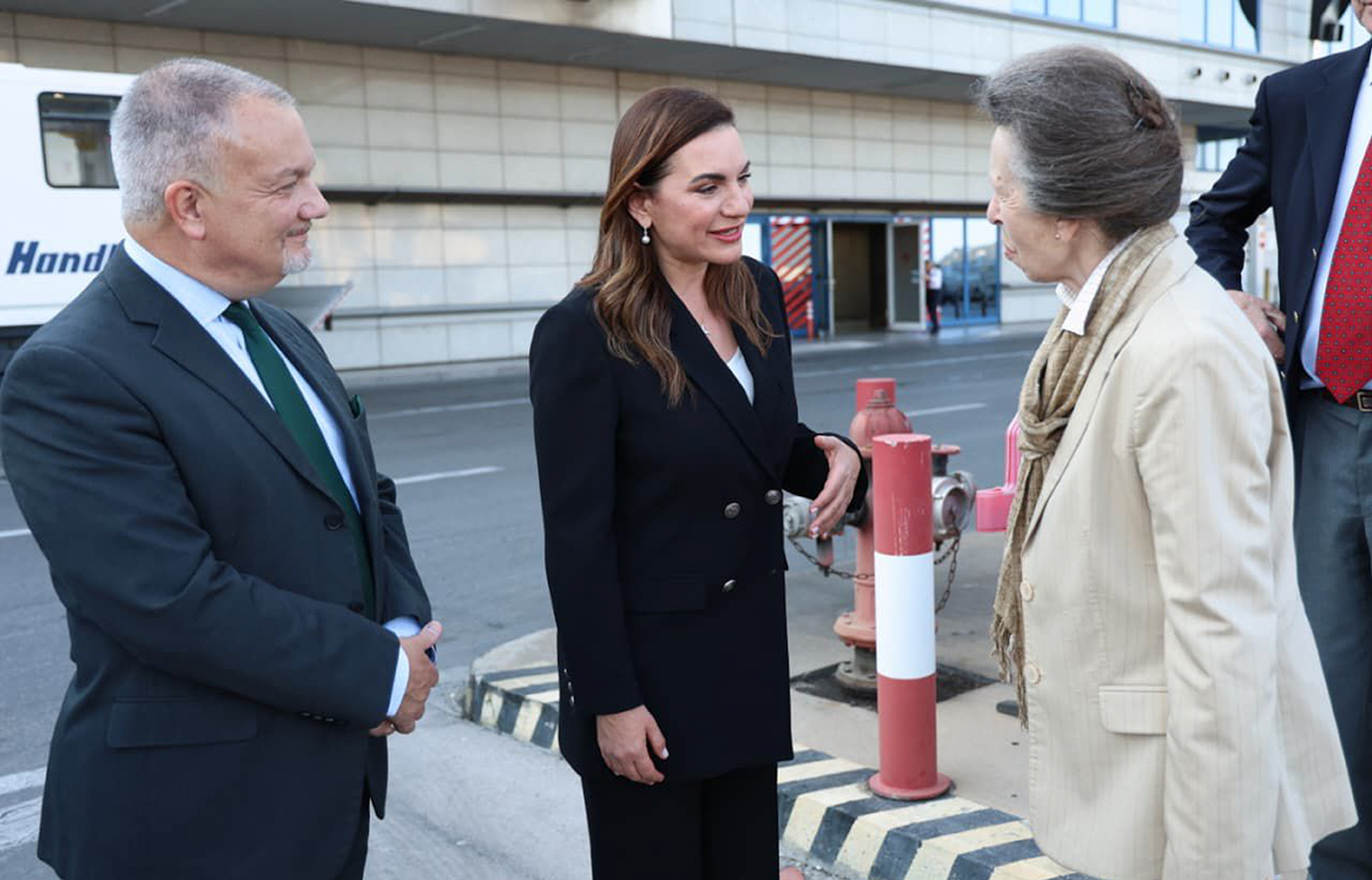 Η πριγκίπισσα Άννα κατά την άφιξή της στην Ελλάδα για την επέτειο των 85 χρόνων από τη Μάχη της Κρήτης Η πριγκίπισσα Άννα κατά την άφιξή της στην Ελλάδα για την επέτειο των 85 χρόνων από τη Μάχη της Κρήτης