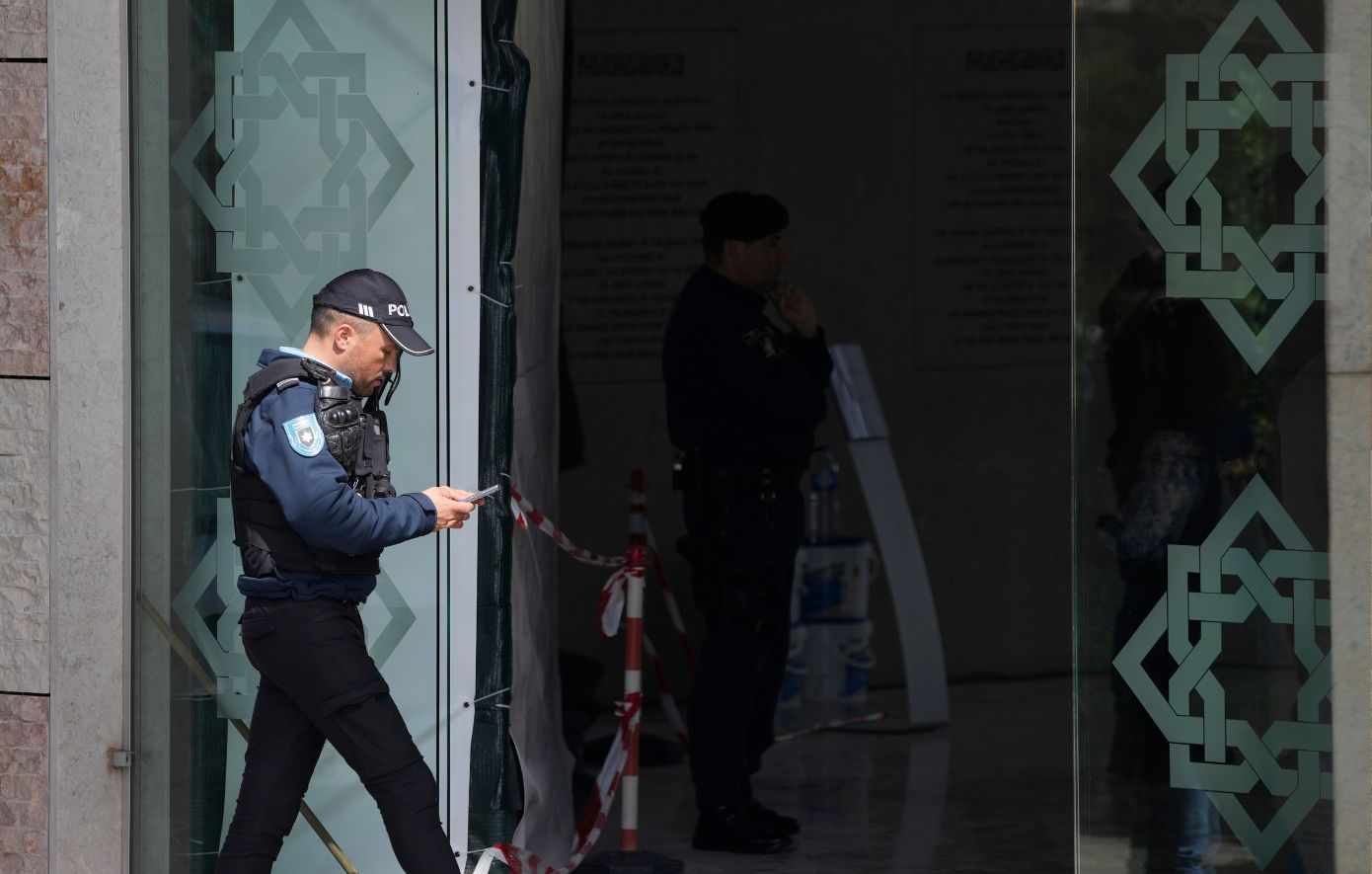 Νέα στοιχεία για την υπόθεση των δύο παιδιών που εγκαταλείφθηκαν στην Πορτογαλία: «Σεξολόγος» η μητέρα, πρώην αστυνομικός με καταδίκες ο σύντροφός της