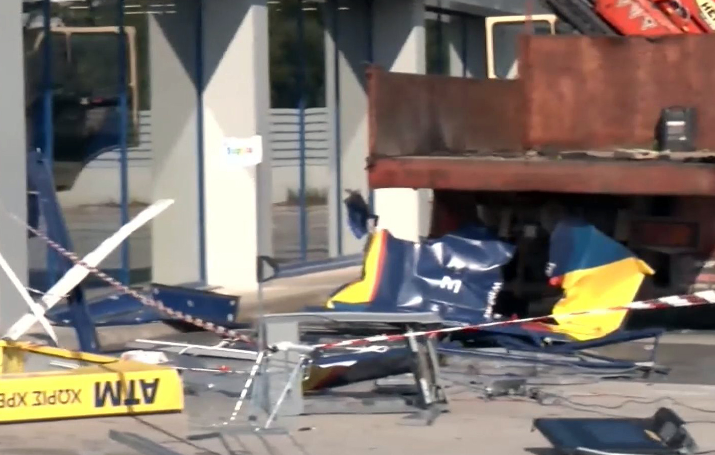 «Ξήλωσαν» ΑΤΜ στο Πόρτο Ράφτη χρησιμοποιώντας φορτηγό &#8211; Το έδεσαν με αλυσίδες και το αποκόλλησαν από τη βάση του