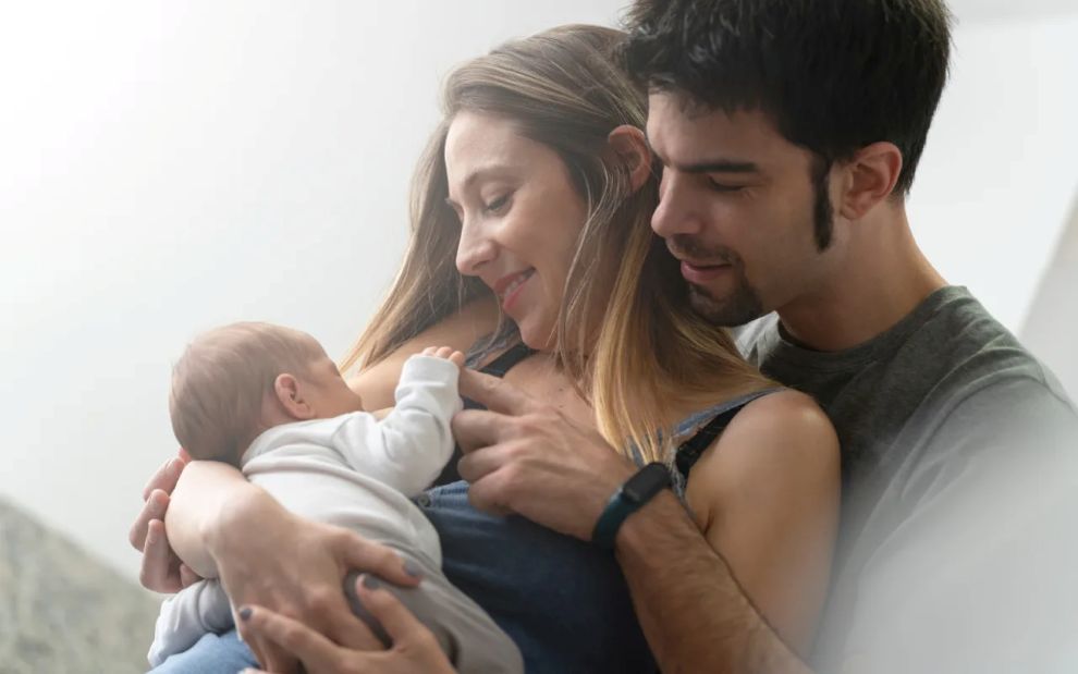 Πώς να στηρίξετε τις συντρόφους σας που θηλάζουν: 5 πολύτιμες συμβουλές από έναν μπαμπά