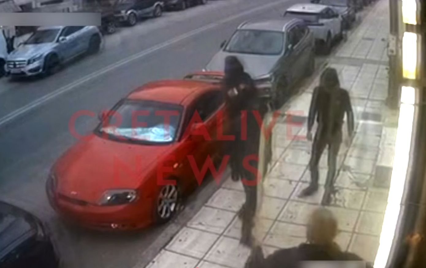 Ηράκλειο: Επιχείρησαν να μπουν σε μπαρ, έφαγαν πόρτα και επέστρεψαν οπλισμένοι, τραυματίζοντας τον πορτιέρη &#8211; Βίντεο ντοκουμέντο