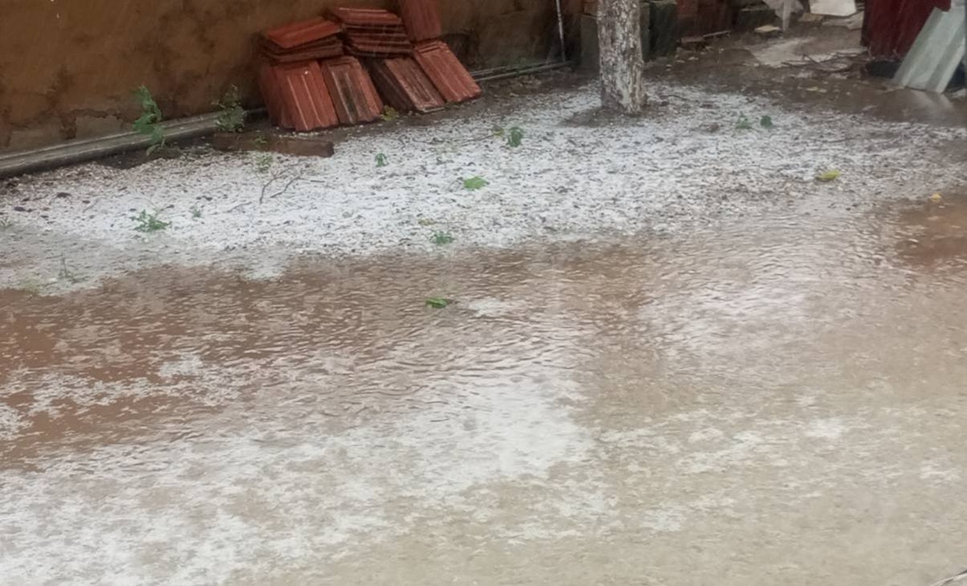 Ισχυρό ππουρίνι με χαλαζόπτωση έπληξε Δομοκό και Τρίκαλα – Πλημμύρες και ζημιές σε καλλιέργειες