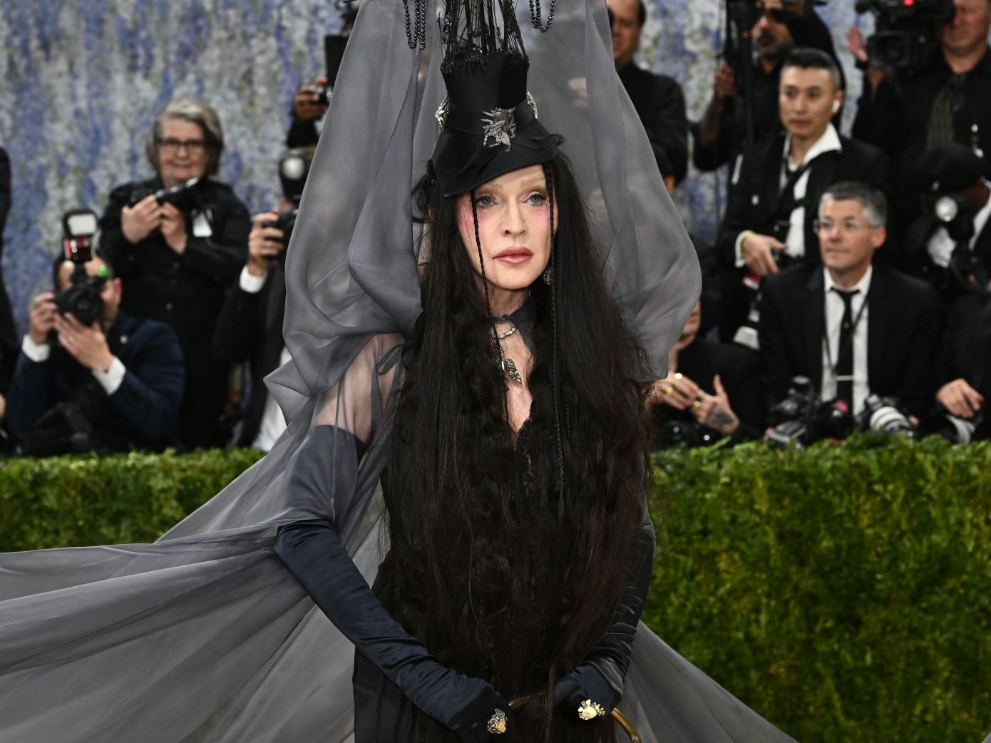 Tο μακιγιάζ της Madonna στο Met Gala περιελάμβανε μια σκιά που κοστίζει μόλις 10 ευρώ και κολακεύει πολύ τα καστανά μάτια