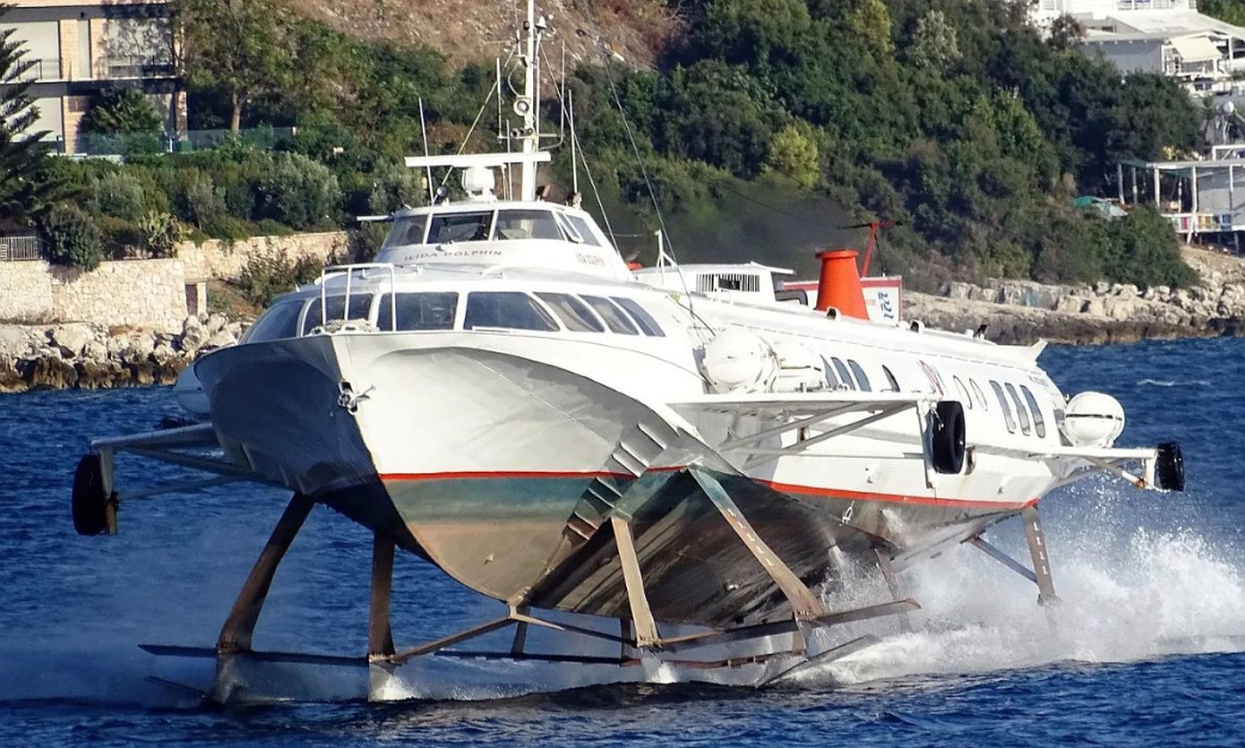 Μηχανική βλάβη σε ιπτάμενο δελφίνι που πήγαινε στους Παξούς &#8211; Στο σκάφος επιβαίνουν 49 επιβάτες και 6 μέλη πληρώματος
