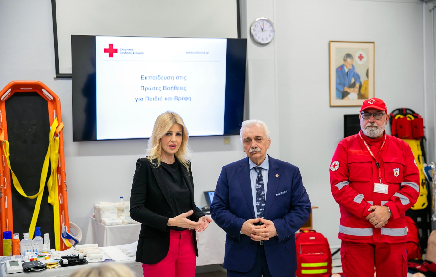 Ζωές στα σωστά χέρια: Δωρεάν μαθήματα Πρώτων Βοηθειών για τις «Νταντάδες της Γειτονιάς»