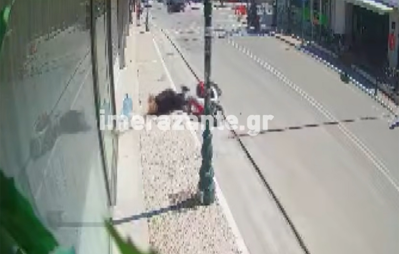 Σοκαριστικό βίντεο με το ατύχημα γυναίκας στη Ζάκυνθο &#8211; Έπεσε με το μηχανάκι στην τρύπα για την οπτική ίνα