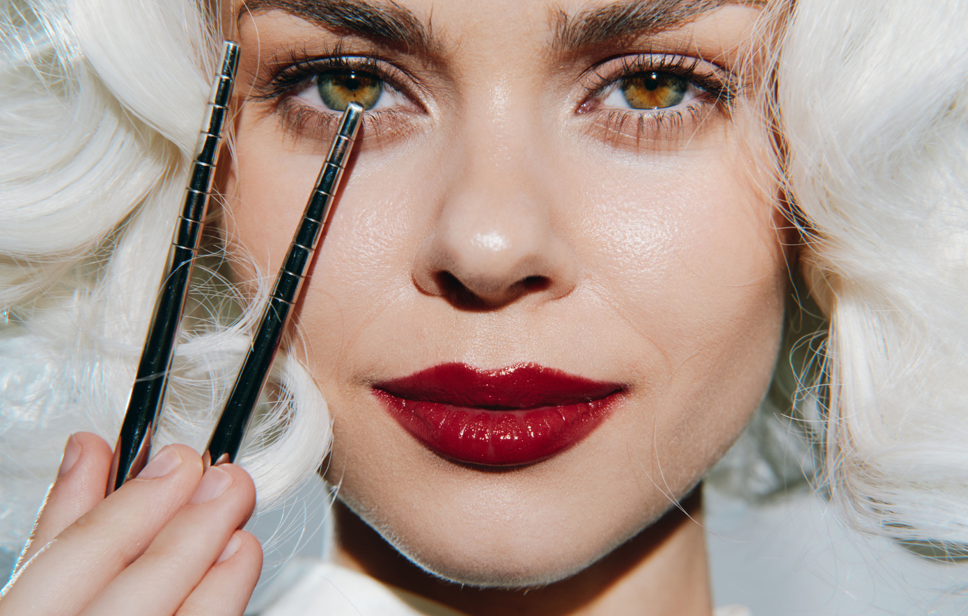 Τέλος το μουτζουρωμένο βλέμμα: Τα eyeliner που δεν τρέχουν ακόμη και στις πιο ζεστές μέρες