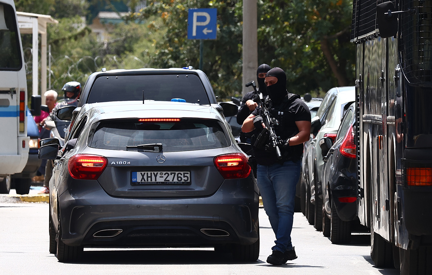 Στην Ευελπίδων οι συλληφθέντες για τη δολοφονία Μοσχούρη στο Χαλάνδρι &#8211; Δρακόντεια μέτρα ασφαλείας
