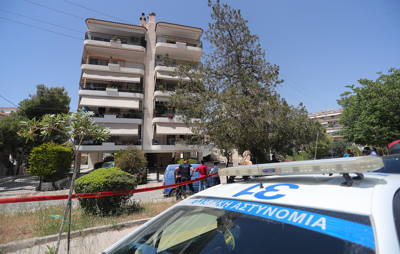 Δύο 17χρονες έπεσαν μαζί από ταράτσα πολυκατοικίας στην Ηλιούπολη &#8211; Νεκρή η μία, σε πολύ κρίσιμη κατάσταση η δεύτερη