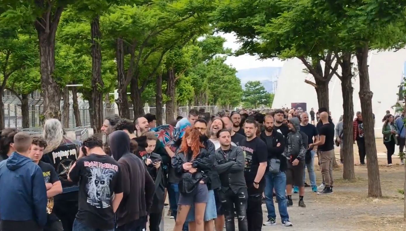 «Τρέλα» για τους Iron Maiden στο ΟΑΚΑ: «Ζούμε και πεθαίνουμε για τη Maidenάρα» &#8211; Στην πρώτη γραμμή οι 18άρηδες
