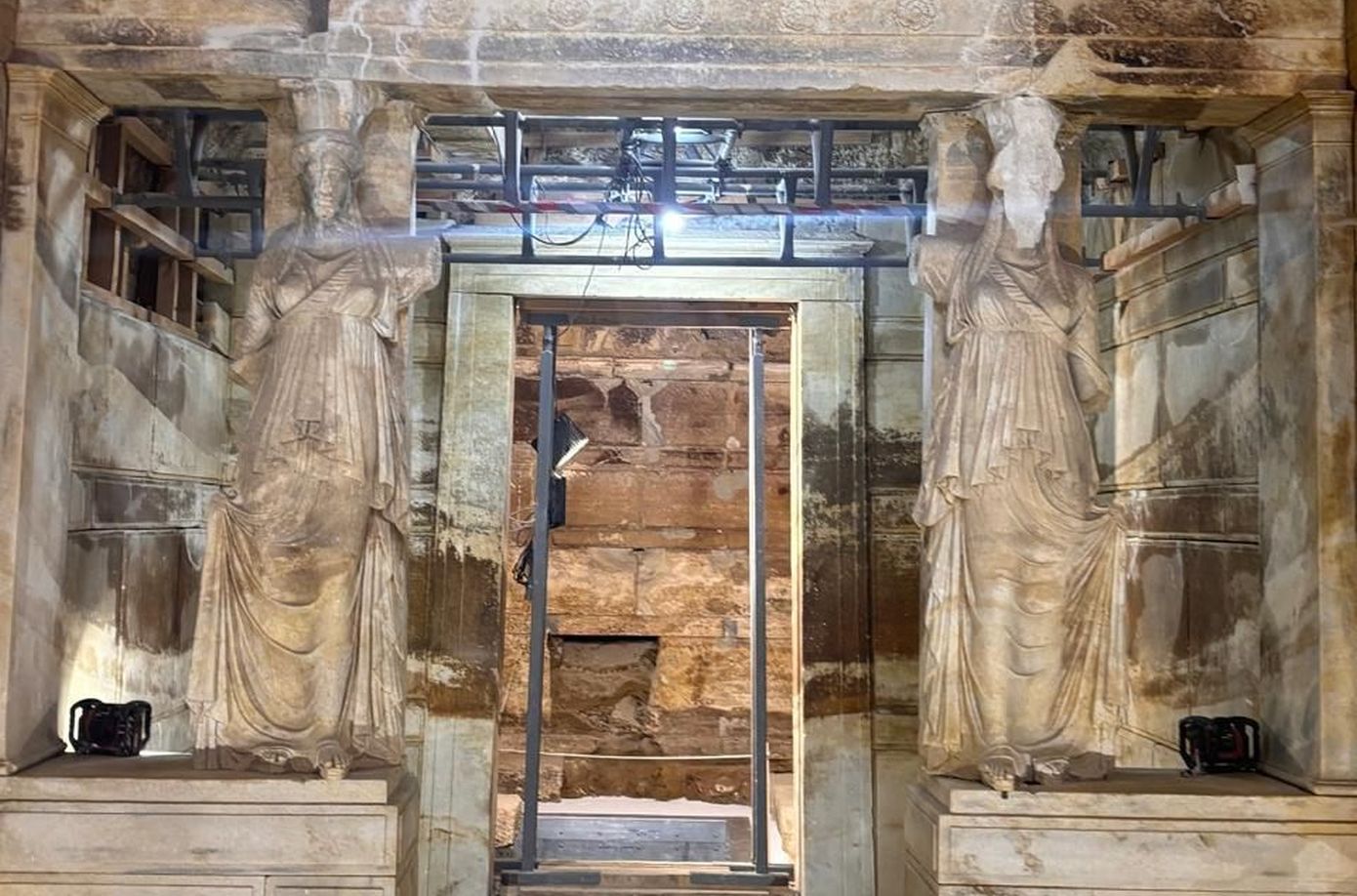 Για πρώτη φορά αποκαλύπτεται το σύνολο του περιβόλου του Τύμβου Καστά, με περίμετρο 497 μέτρων
