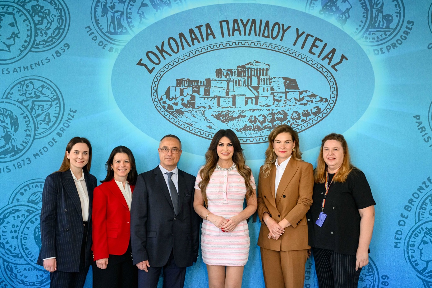 Το εργοστάσιο σοκολατοποιΐας «Παυλίδη» επισκέφθηκε η πρέσβης των ΗΠΑ στην Ελλάδα, Κίμπερλι Γκίλφοϊλ