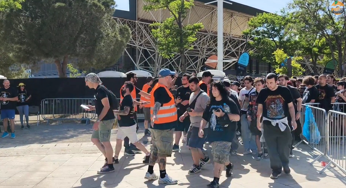 Πανζουρλισμός για τους Metallica: Η στιγμή που ανοίγουν οι πύλες &#8211; Μπαίνει τρέχοντας ο κόσμος, δείτε βίντεο