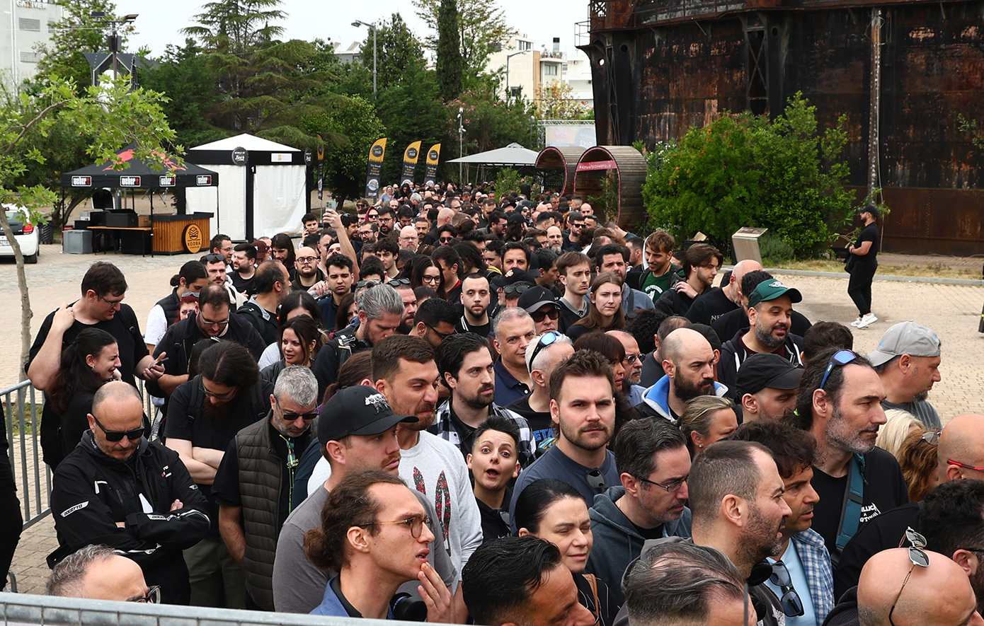 Απίστευτες ουρές στην Τεχνόπολη για το επίσημο Metallica Pop-Up Shop &#8211; Fans περιμένουν με τις ώρες για συλλεκτικά αντικείμενα