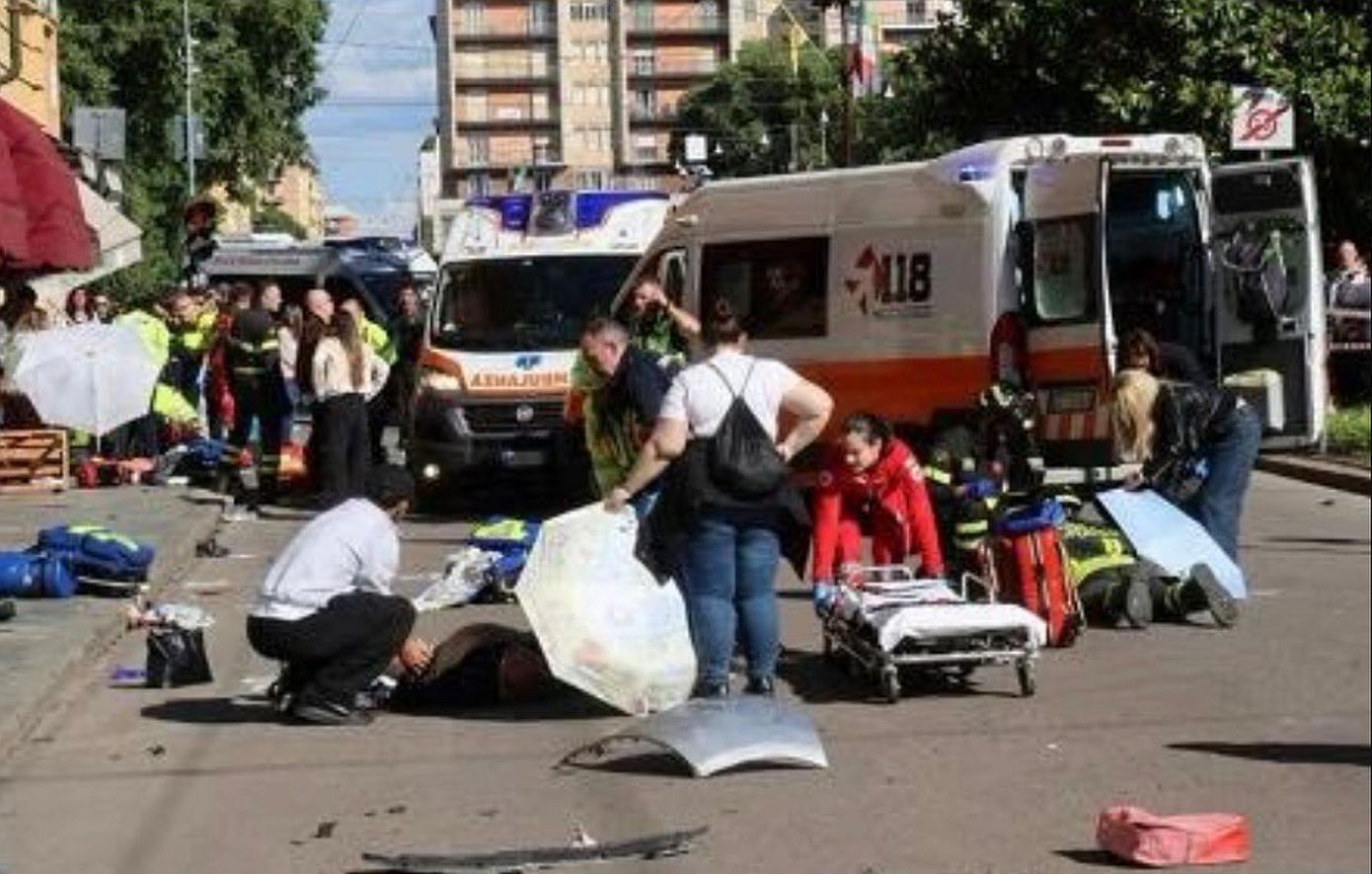 Ιταλία: Αυτοκίνητο έπεσε σε πλήθος στο κέντρο της Μόντενα &#8211; 4 σοβαρά τραυματίες