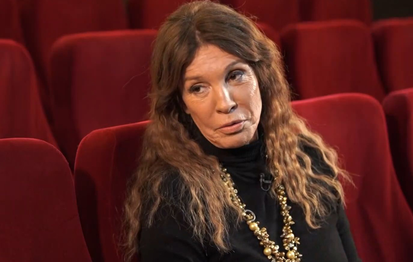 Βάνα Μπάρμπα: «Στα 19 ανέβηκα στην πασαρέλα για να επιβιώσω, ώστε να γλιτώσω από την επαρχία»