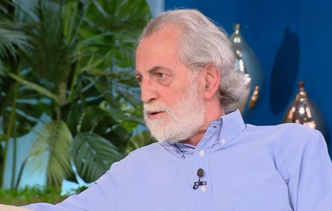 Από σερβιτόρος, πρωταγωνιστής: Η άγνωστη διαδρομή του Μιχάλη Αεράκη και το «κλείσιμο του ματιού» από τον Θεό
