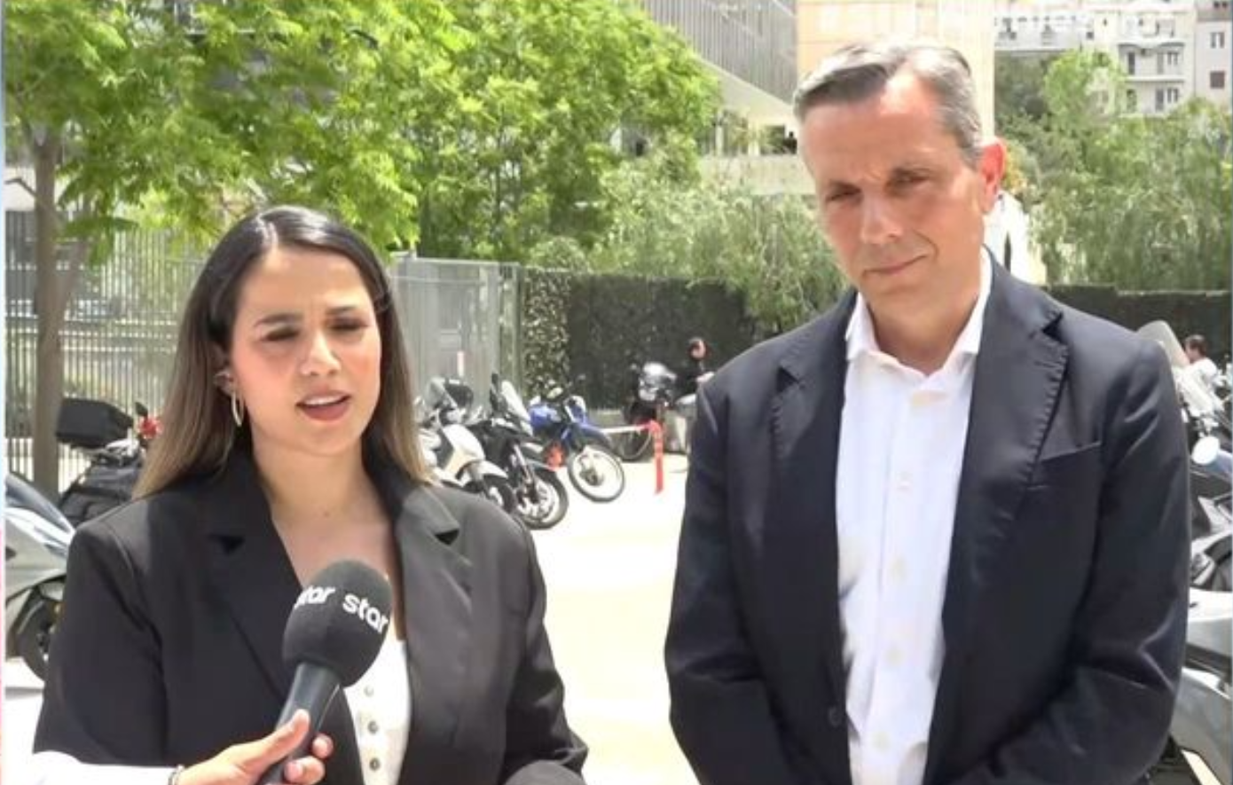 «Δεχόταν πιέσεις ανυπόφορες ενώ εγκυμονούσε» – Ξέσπασε η Ευλαμπία Ρέβη έξω από το δικαστήριο για τη διαμάχη με τον ΣΚΑΪ