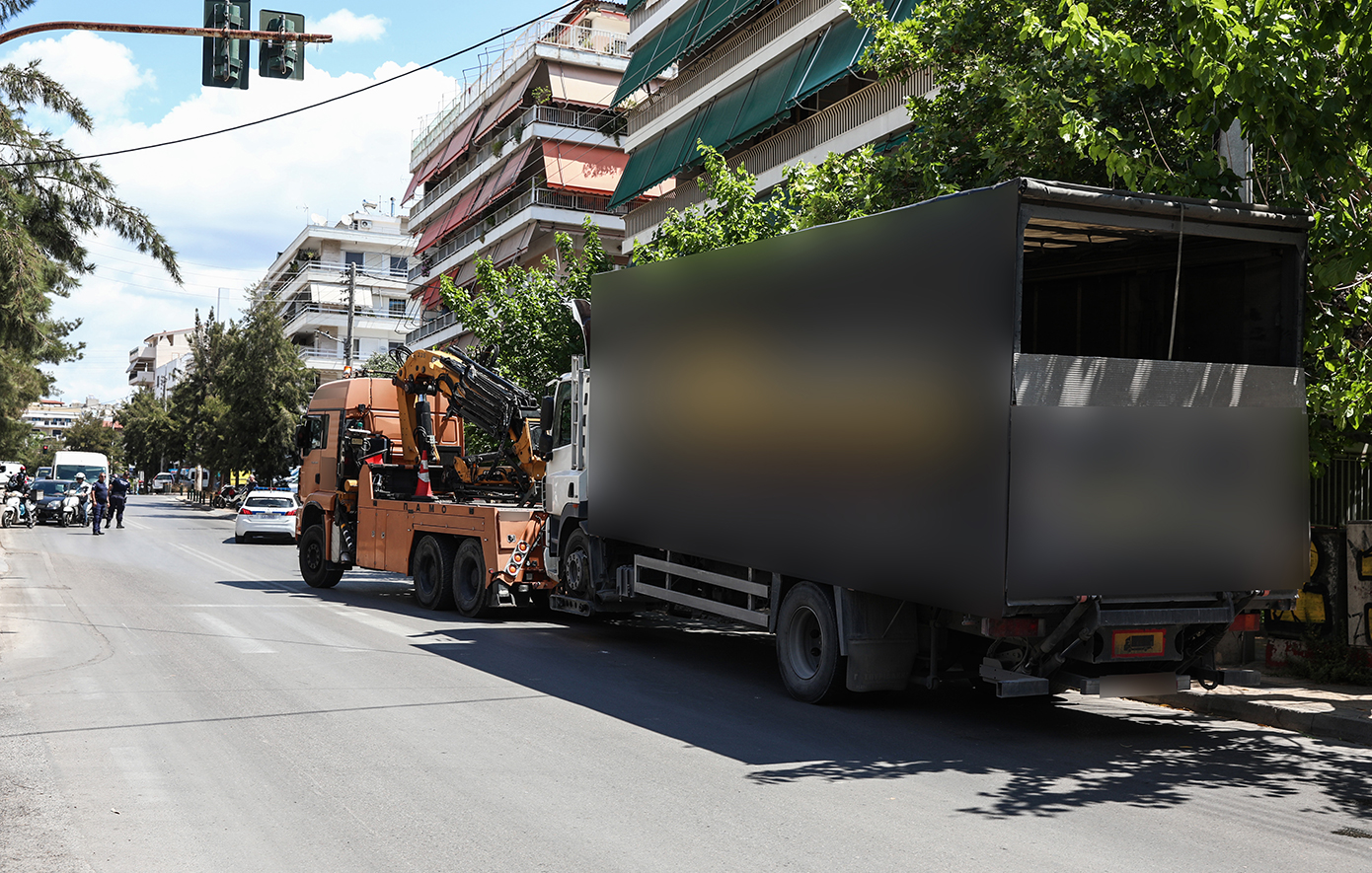 «Διέσχιζε τον δρόμο και άναψε το φανάρι &#8211; Αγαπητή κυρία, είχε μαζί της το σκυλάκι της» &#8211; Θλίψη για τη γυναίκα που παρασύρθηκε στα Άνω Πατήσια