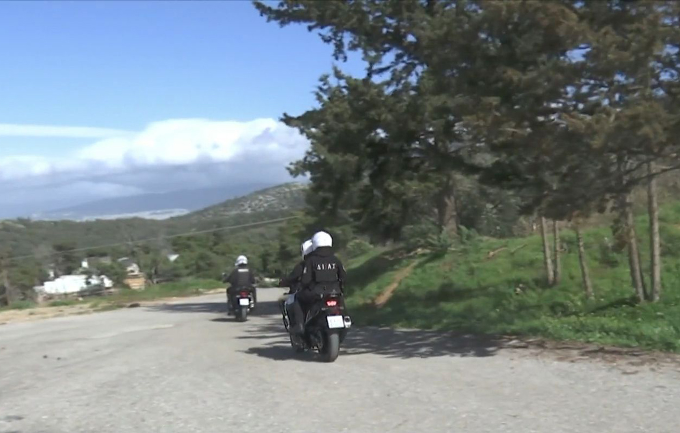 Ντελιβεράς έσπειρε τον τρόμο στα βόρεια προάστια &#8211; Πετούσε πέτρες στο πρόσωπο ανυποψίαστων περαστικών &#8211; Βίντεο ντοκουμέντο