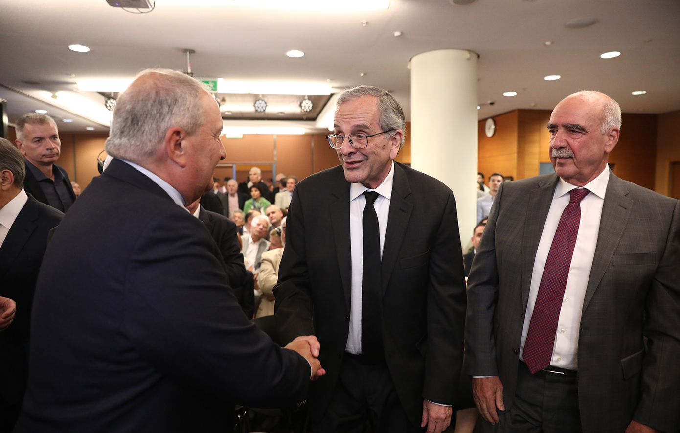 Καραμανλής και Σαμαράς στο Μέγαρο Μουσικής για την παρουσίαση του βιβλίου των Αρβανιτόπουλου και Φίλη