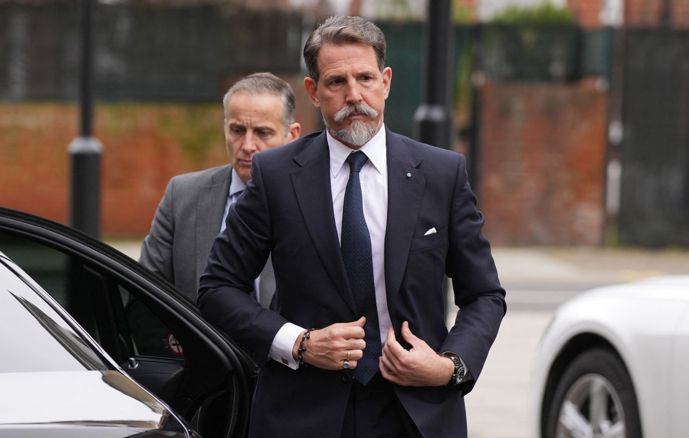 Παύλος Ντε Γκρες: Στο Παλάτι του Μπάκιγχαμ μετά από πρόσκληση του βασιλιά Καρόλου