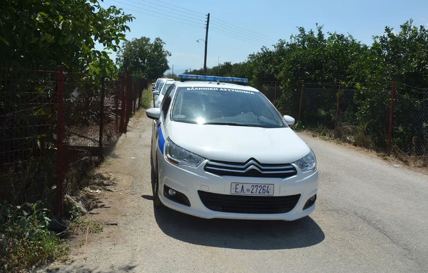 Αναστάτωση στη Θεσσαλονίκη: Άνδρας με αλυσοπρίονο έξω από σπίτι &#8211; Κλειδώθηκαν μέσα μητέρα και παιδί