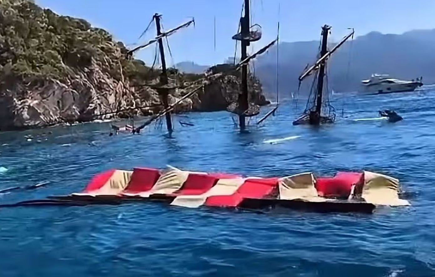 Τουρκία: Το πλοίο βυθίστηκε, οι επιβάτες πήδηξαν στη θάλασσα να σωθούν και η εταιρεία ανακοίνωσε… νέες εκδρομές