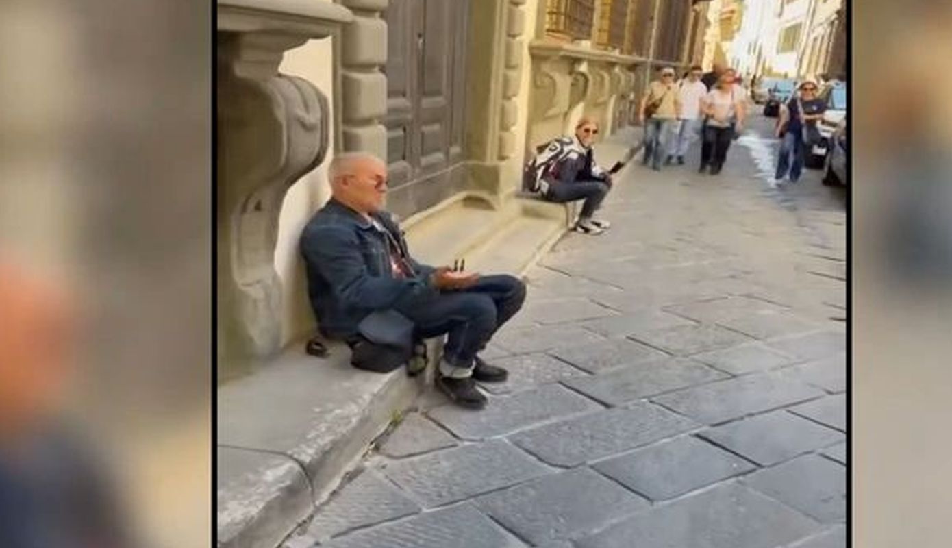 Ο Στέλιος Ρόκκος προσποιήθηκε τον ζητιάνο στους δρόμους της Ιταλίας &#8211; Δείτε το βίντεο