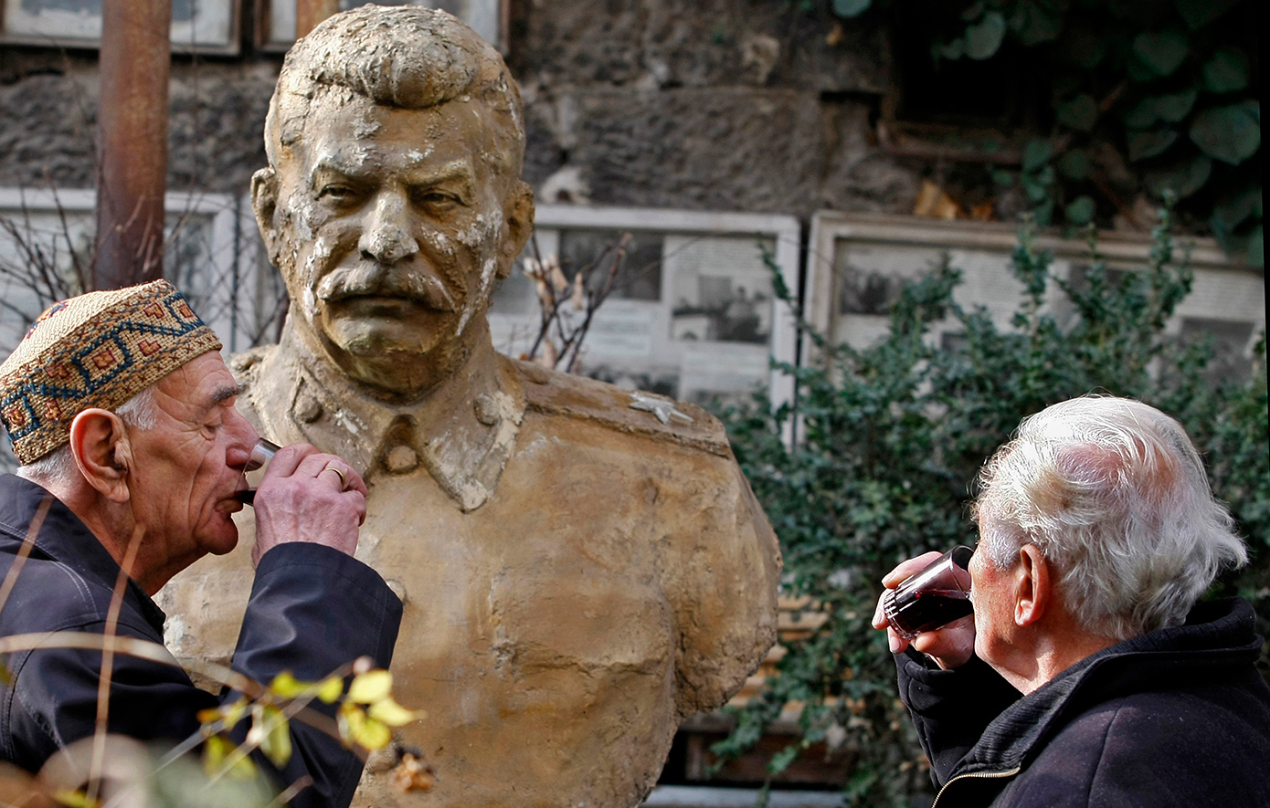 Το «κόκκινο» κελάρι του Ιωσήφ Στάλιν βγαίνει στο σφυρί &#8211; Πωλούνται 40.000 μπουκάλια που κατασχέθηκαν από τους Ρομανόφ