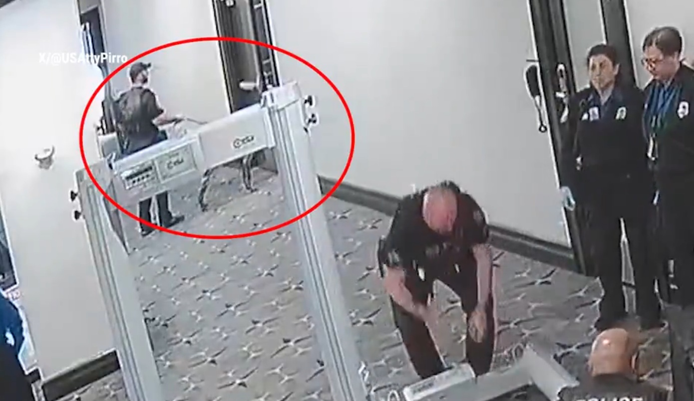 Βίντεο που προκαλεί ερωτήματα πριν την επίθεση στον Τραμπ &#8211; Σκύλος της Μυστικής Υπηρεσίας εντοπίζει τον δράστη αλλά τον αγνόησαν