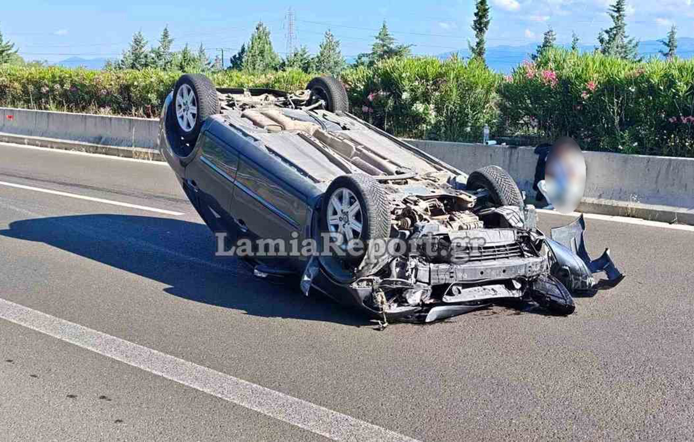 Τροχαίο στην εθνική οδό Αθηνών-Λαμίας: Οδηγός έχασε τον έλεγχο, προσέκρουσε με δύναμη στο πλάι και αναποδογυρίσει το όχημα