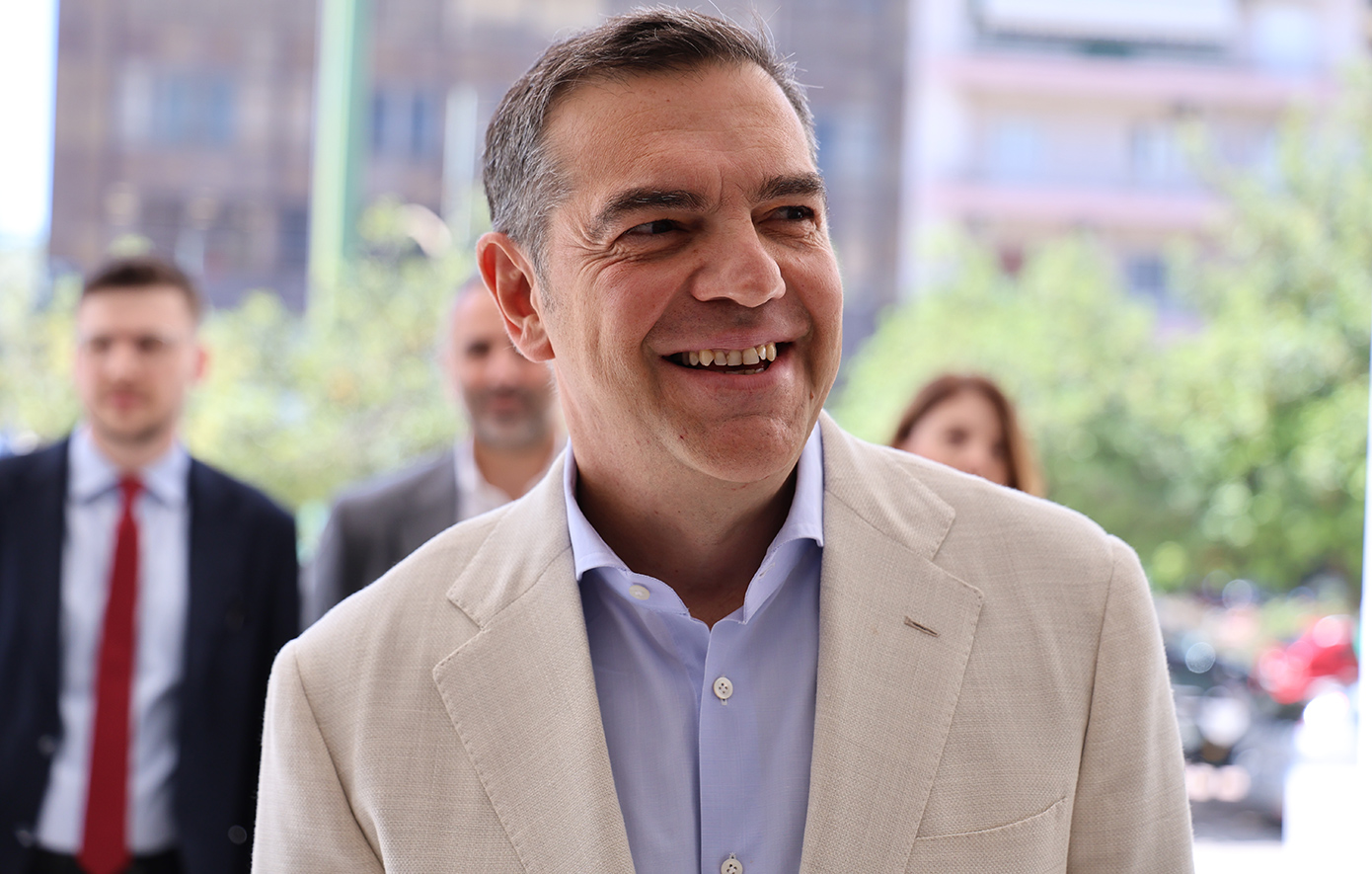 Το μήνυμα Τσίπρα στους υποψήφιους των Πανελλαδικών: «Τα όνειρά σας είναι πολύ μεγάλα για να χωρέσουν στην κόλα»