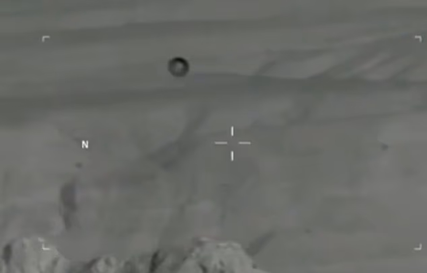 UFO files: Νέα βίντεο με μυστηριώδεις ασημένιες σφαίρες που κινούνται με ανεξήγητες ταχύτητες