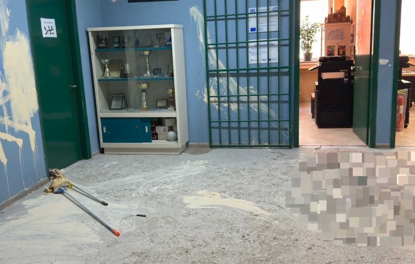 Γυαλιά καρφιά το 1ο Λύκειο Αργυρούπολης: «Τα έσπασαν για χαβαλέ, είναι αποκαρδιωτικό, παλεύουμε μόνοι μας»