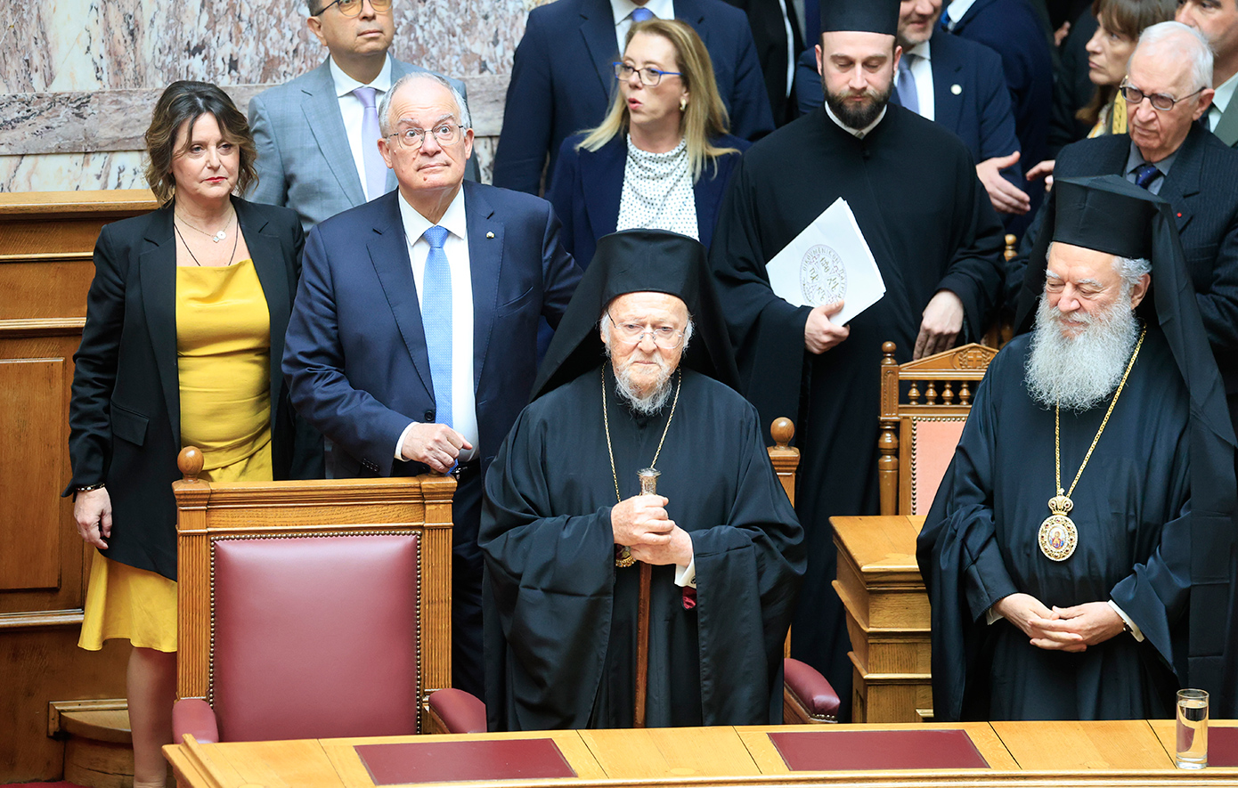 Σε εξέλιξη η ιστορική ομιλία του Οικουμενικού Πατριάρχη Βαρθολομαίου στη Βουλή