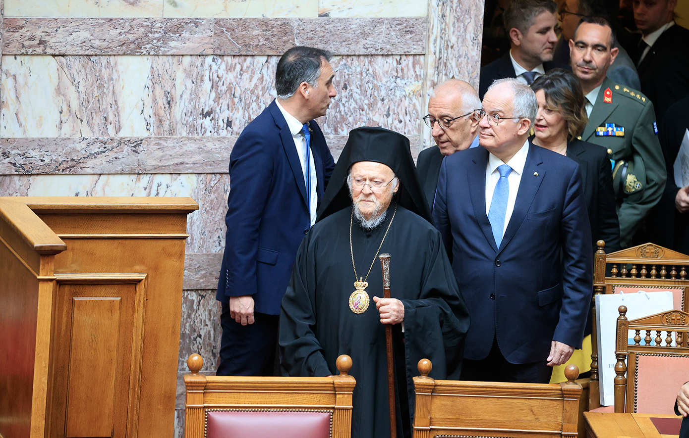 Σε εξέλιξη η ιστορική ομιλία του Οικουμενικού Πατριάρχη Βαρθολομαίου στη Βουλή