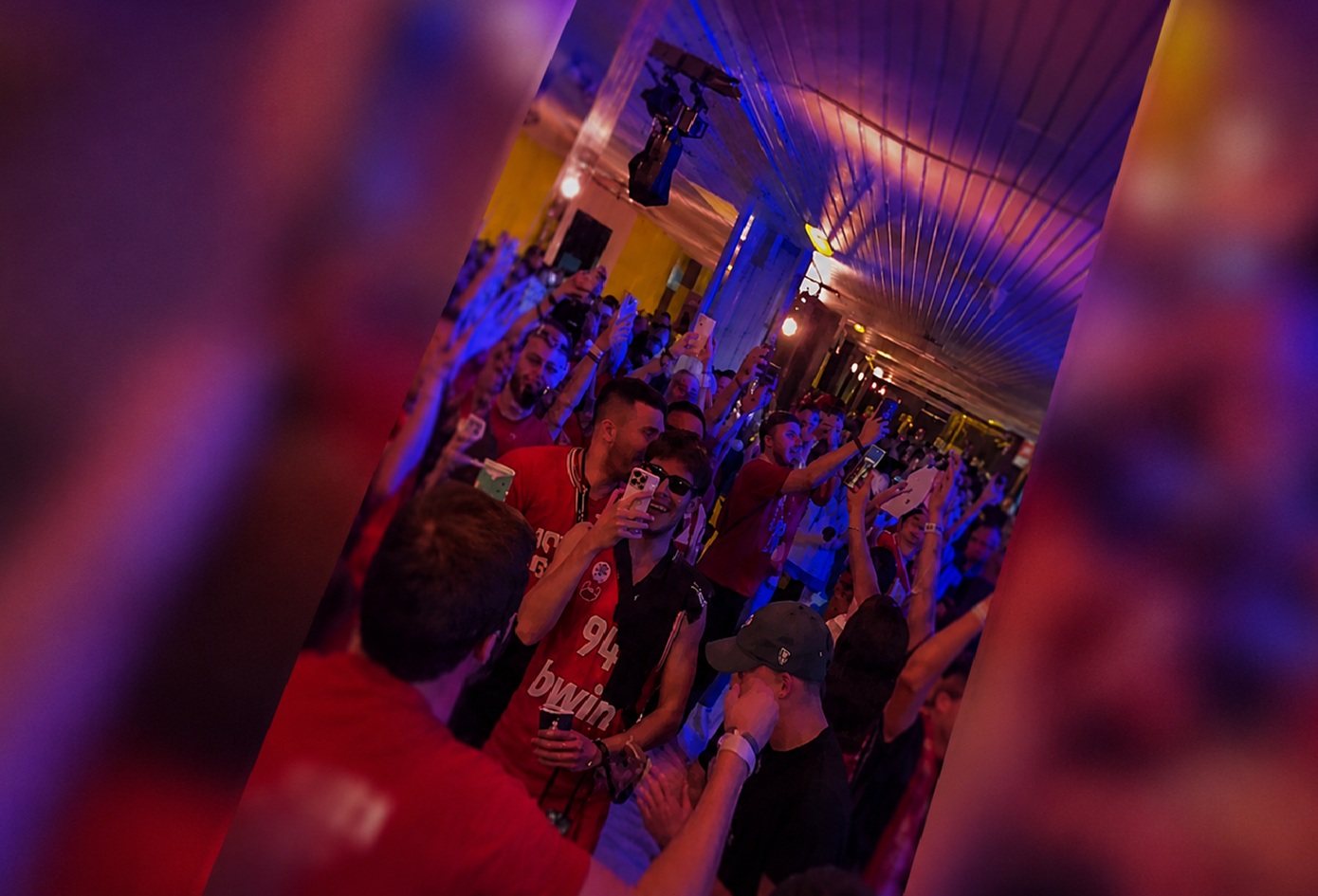 Σπαρταριστές εικόνες από τo VIP lounge του Τ-Center: Ο dj έπαιξε το «νοικιάστηκε» και έγινε χαμός από τους φίλους του Ολυμπιακού