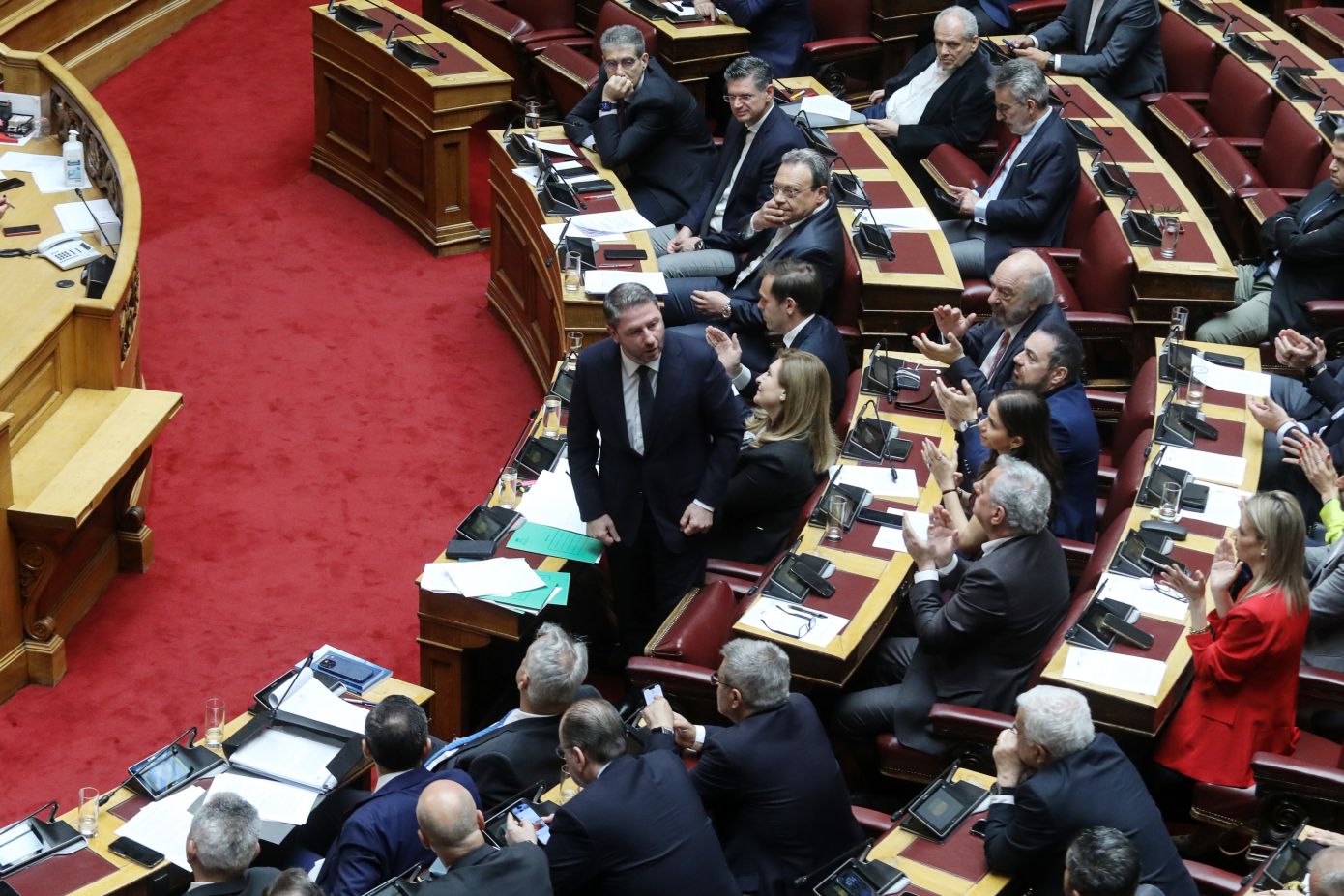 Υψηλοί τόνοι στη Βουλή &#8211; Με 151 βουλευτές η απόφαση για σύσταση εξεταστικής επιτροπής για τις υποκλοπές